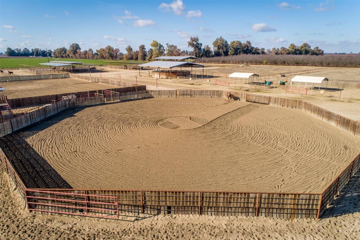 COUNTY PERMITTED HORSE TRAINING ACADEMY AND EVENT VENUE | Lemoore ...