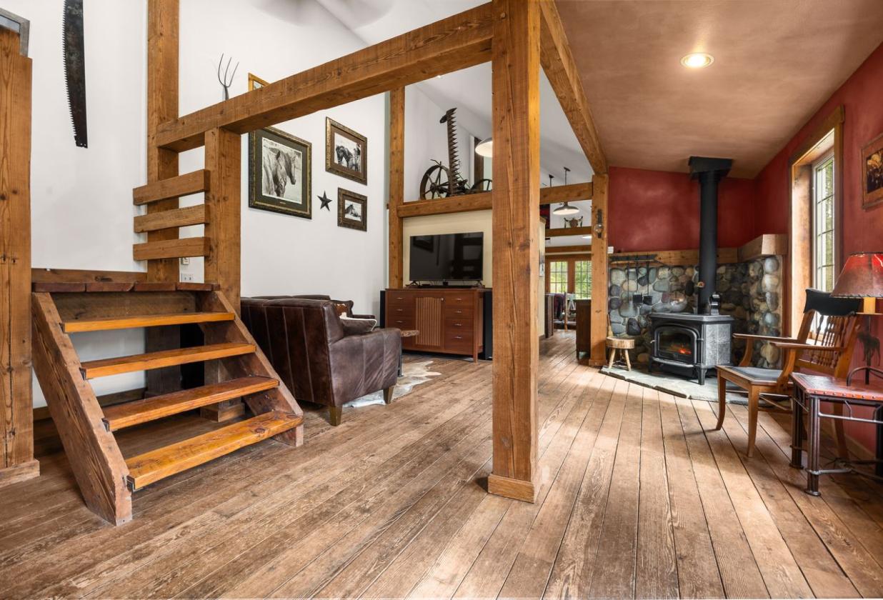 Humble Rustic Equestrian estate - photo 13