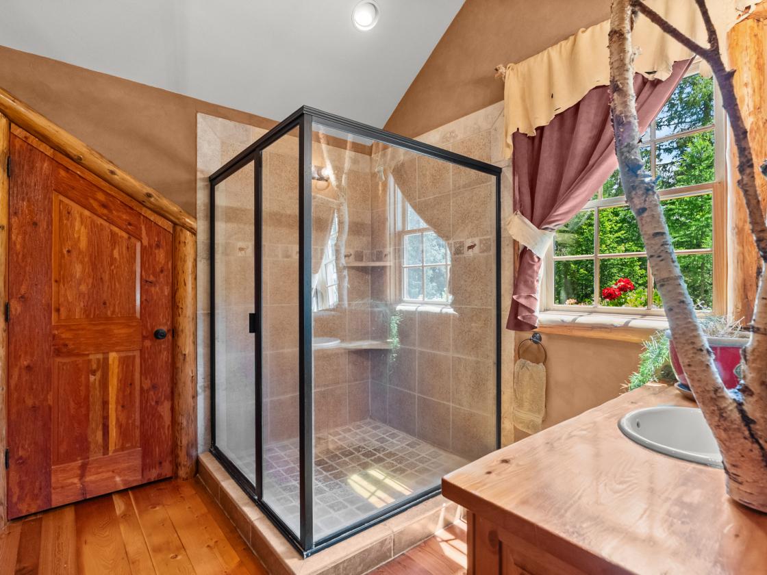 Luxury living & equestrian amenities! - photo 24