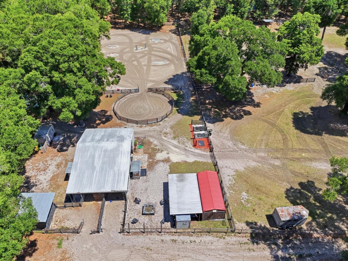 5.89-Acre Farm with 6-Stall Center-Aisle Barn - photo 25