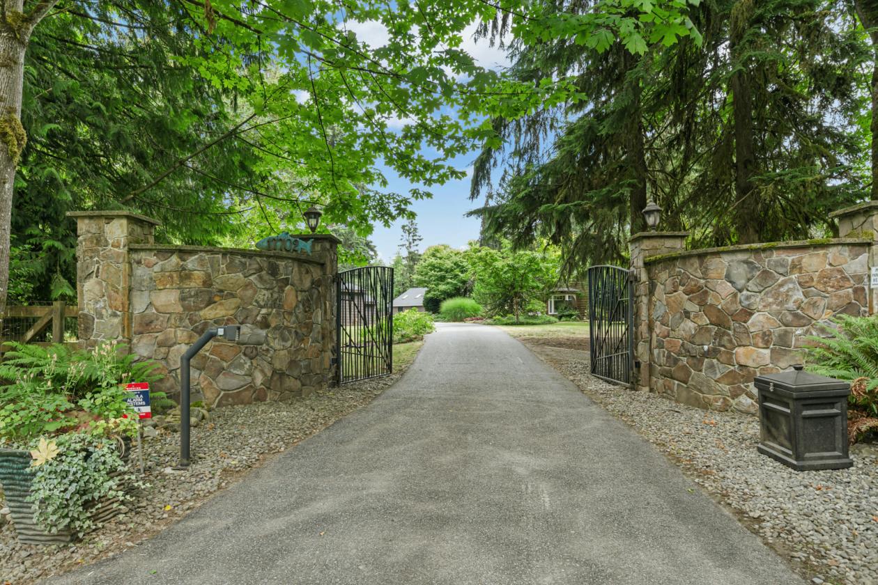 Turnkey gated equestrian property with custom home - photo 2