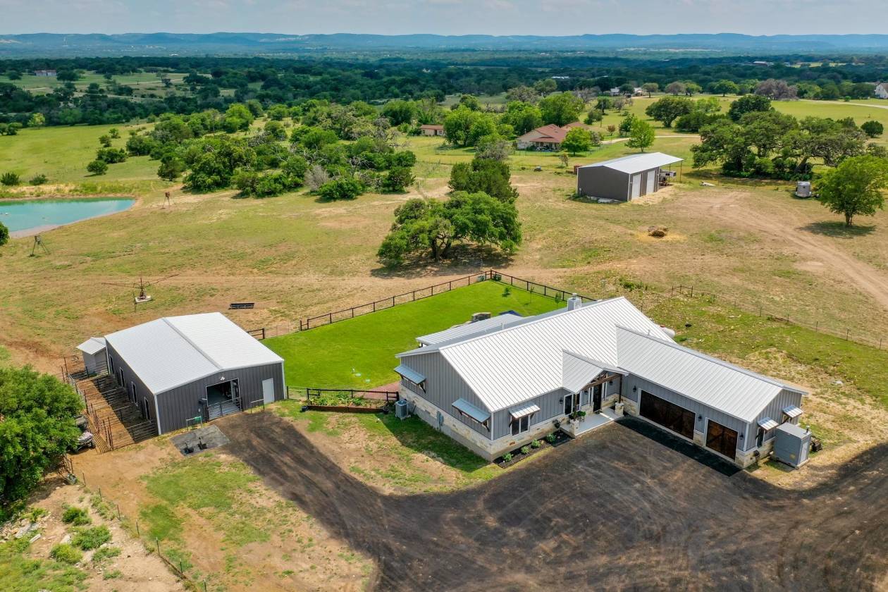 Horse Property For Sale in Pipe Creek Bandera County, Bandera County Texas