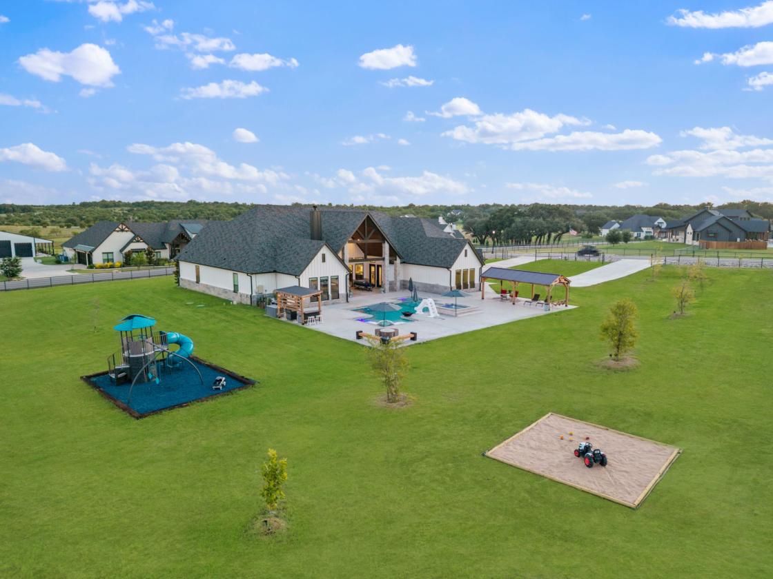 Horses Welcomed | Modern Luxury Farmhouse | 4 Acre - photo 29