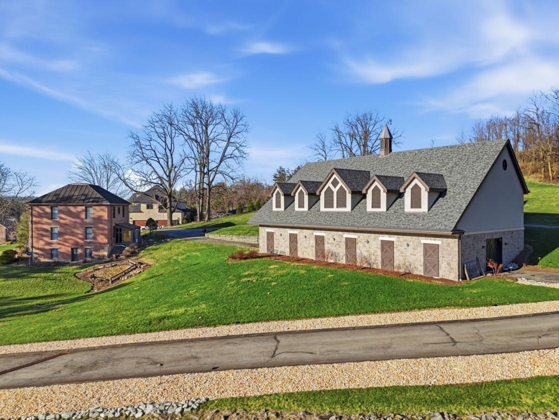 Stunning Equestrian Home! - photo 3