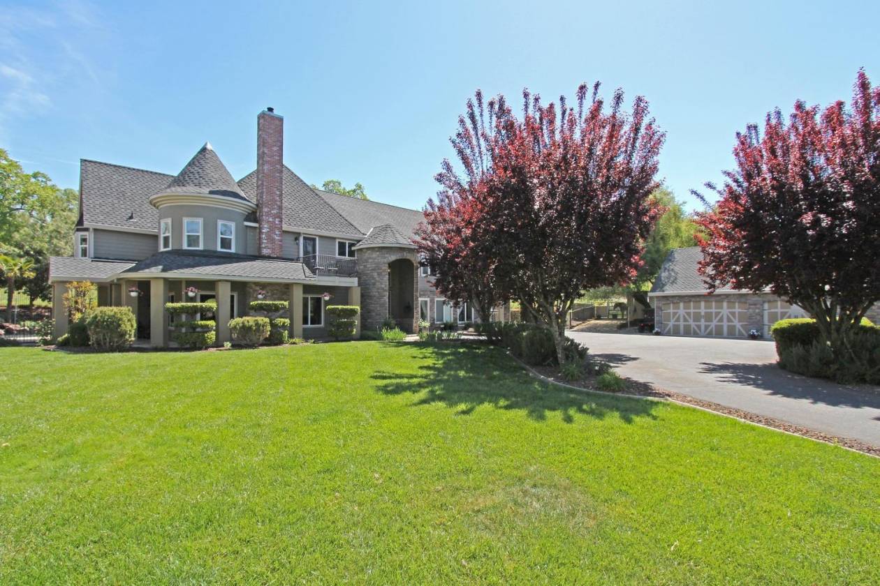Horse Property for sale.