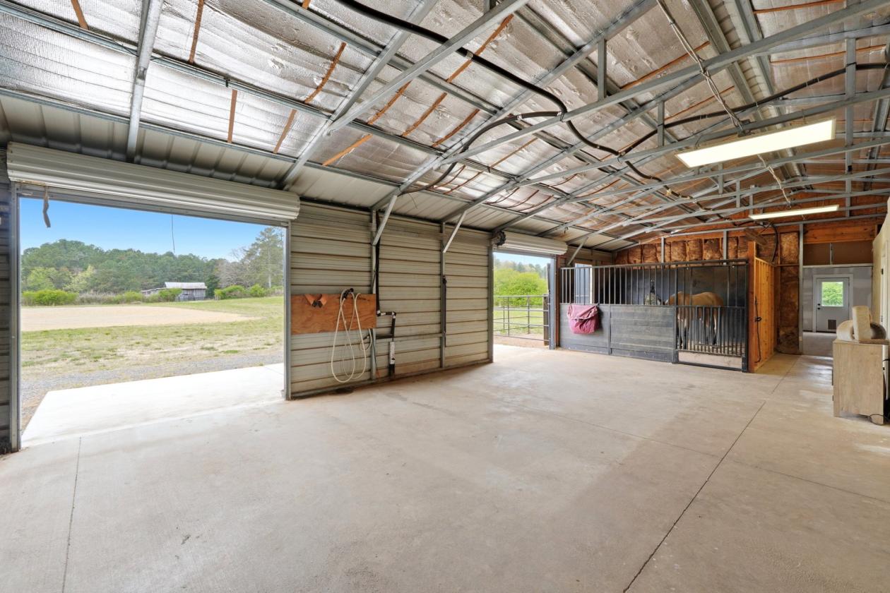 Luxurious Barndominium on Working Equestrian Farm - photo 13