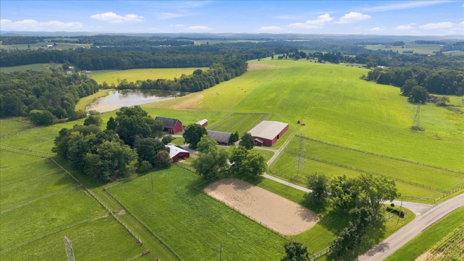Turnkey 37 Acre Equestrian Estate & Indoor Arena - photo 4