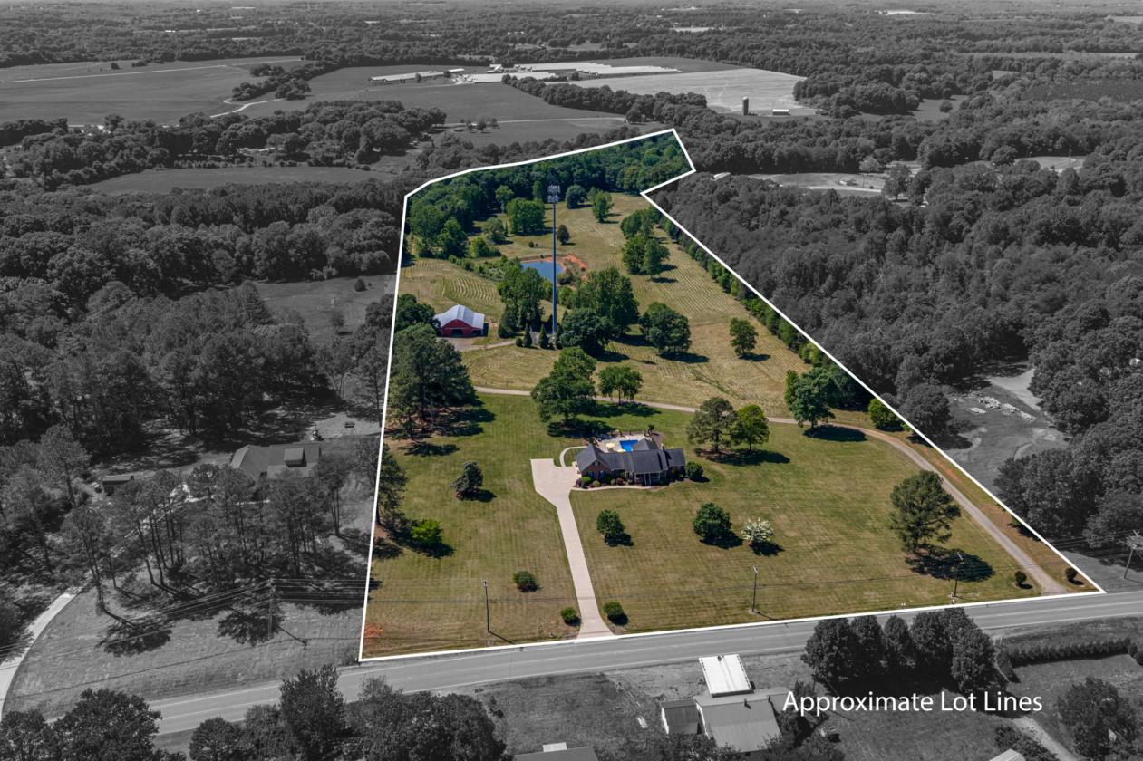 25-acre estate with river frontage and barn - photo 30