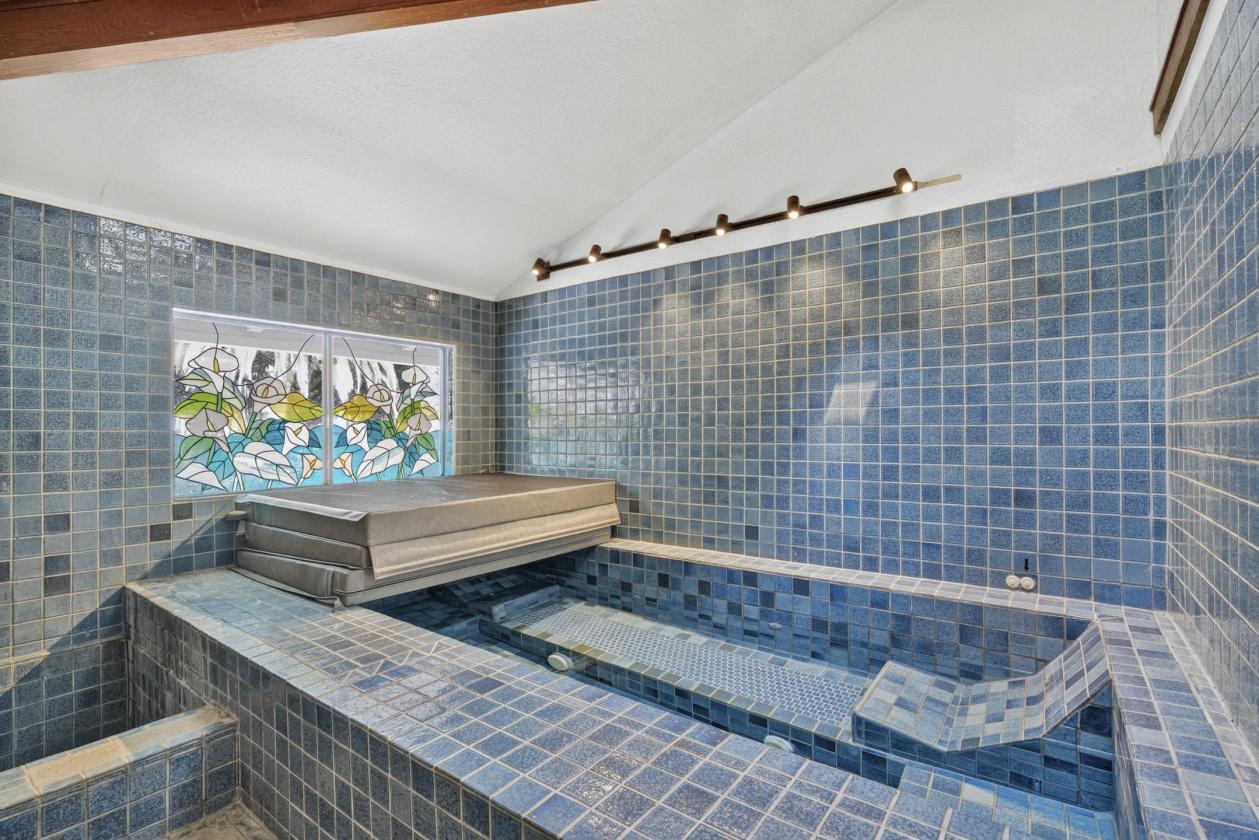 Rare Equestrian Estate on 5.9 Acres - photo 23