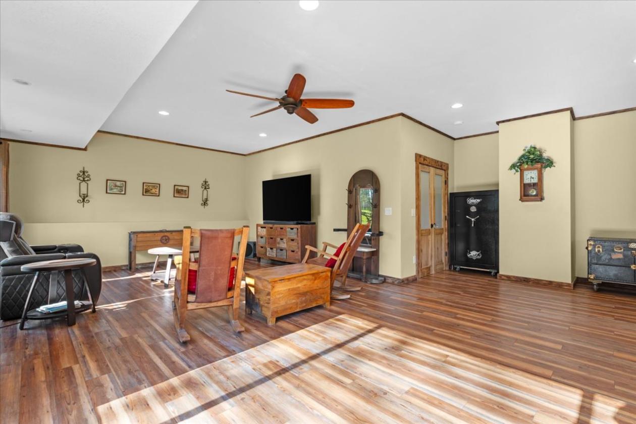 HORSE PROPERTY WITH 2 REMODELED HOMES ON 14+ ACRES - photo 18