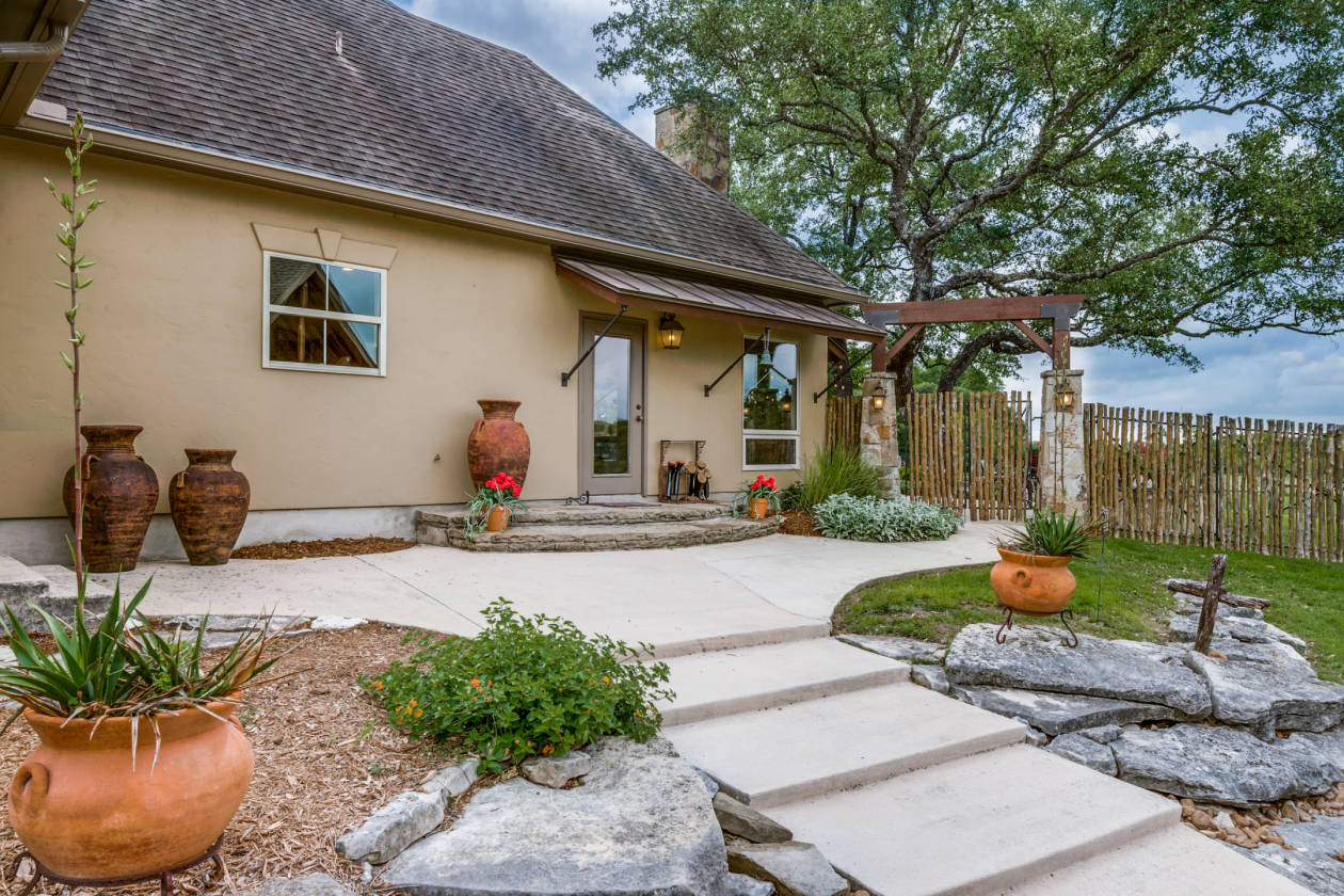 Amazing private 12 acres conveniently located in Fair Oaks Ranch