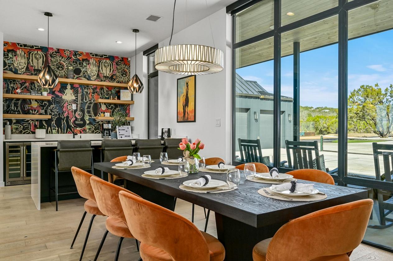 Luxe Estate w/State of the Art Horse Barn, Pond - photo 6