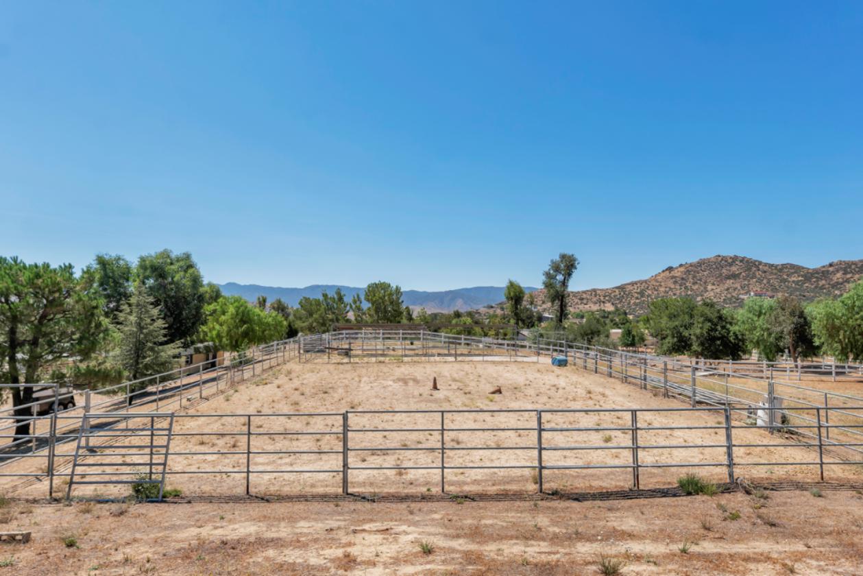 Agua Dulce Horse Property w/ Barn, Arena & Garage - photo 24