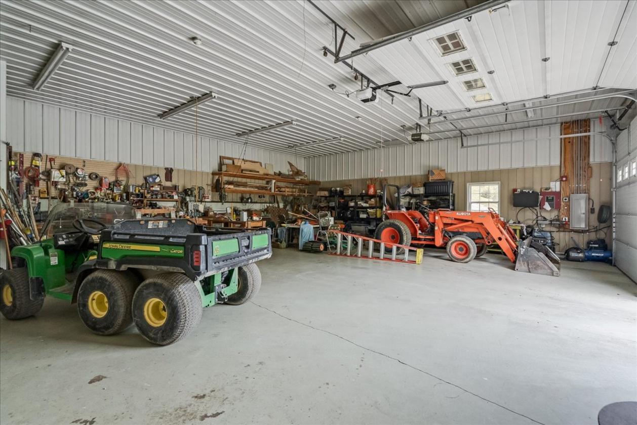 40 Acre Luxury Estate with multiple outbuildings - photo 27