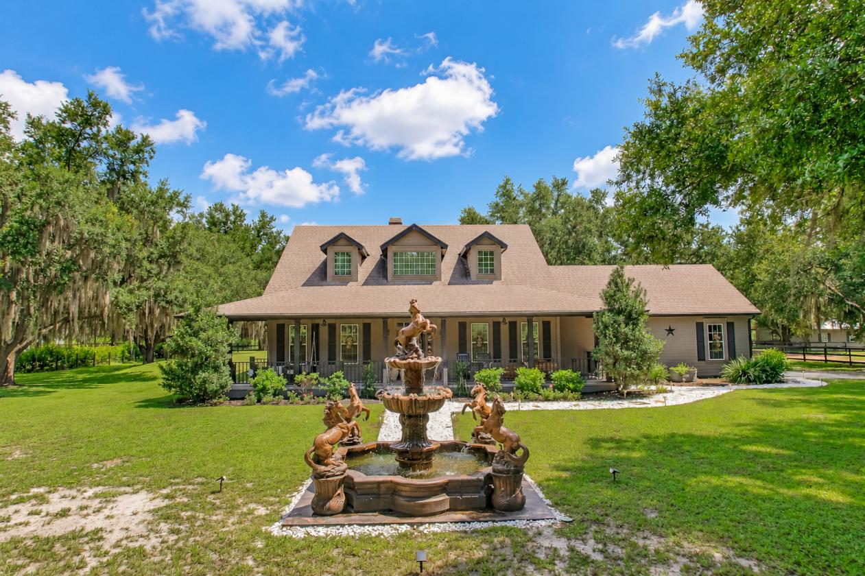 Restored 90s Chic Equestrian Estate - photo 12