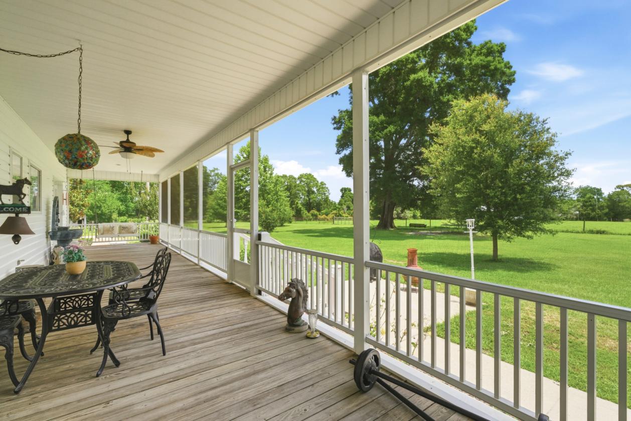 NW Florida, Antebellum-Style Home, Paddocks & Pool - photo 10