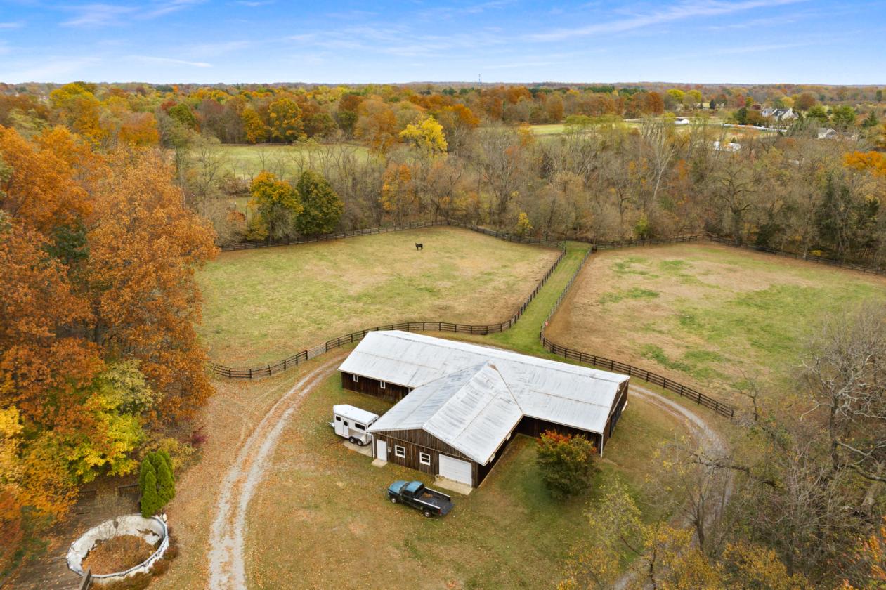 17+ PICTURESQUE ACRES WITH 2 BARNS & HOUSE - photo 3
