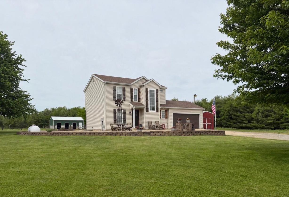 Beautiful Home on 15 Acres!! - photo 1