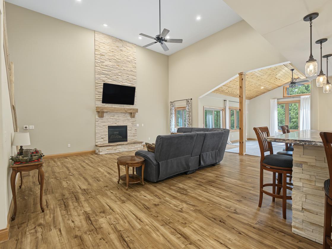 Approx 62 exceptional hunting acres w/ barndo - photo 7