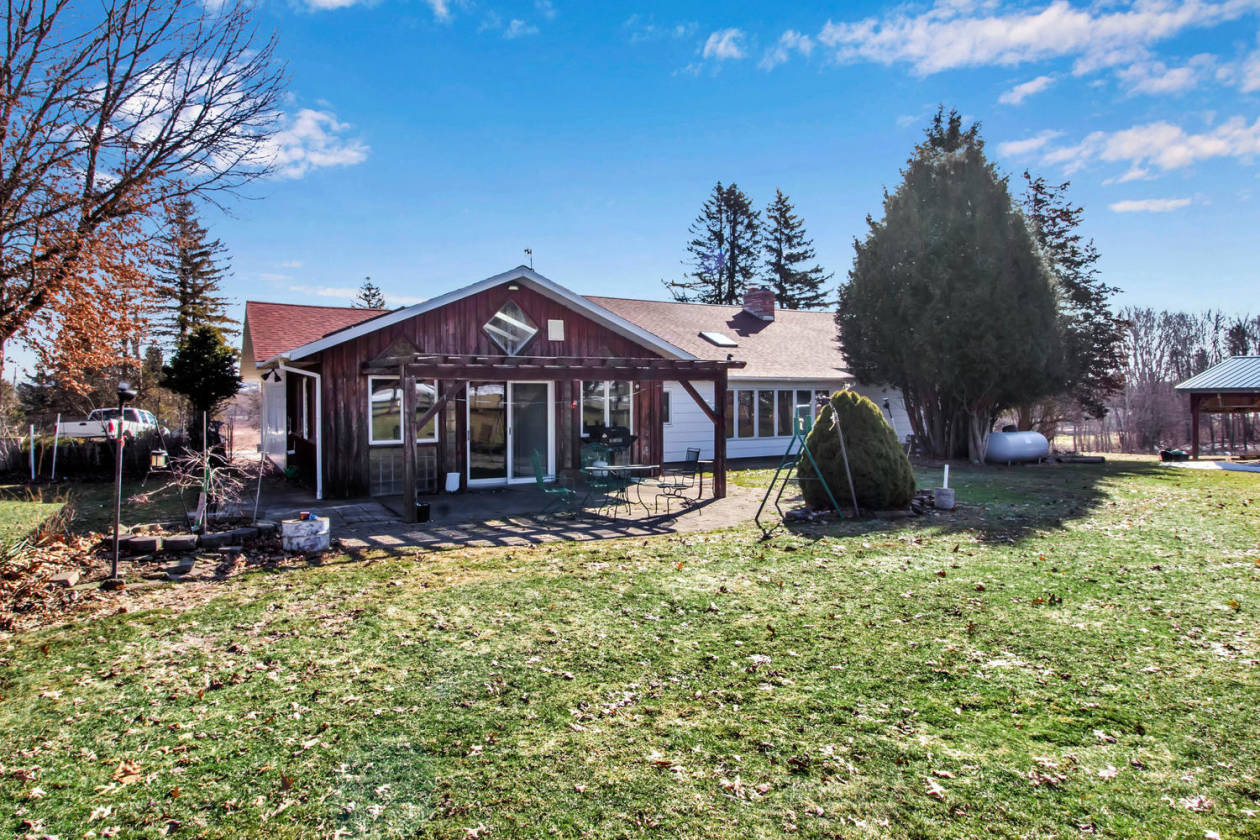 Beautiful Country Ranch w/ 24 Horse Barn, Pond, 25 Acres Cherry