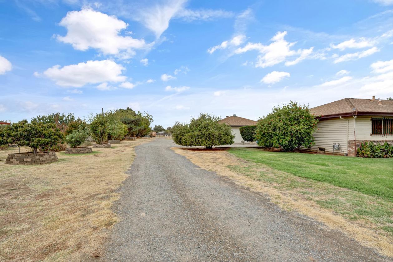 Horse Property with Owned Solar Close to City - photo 29