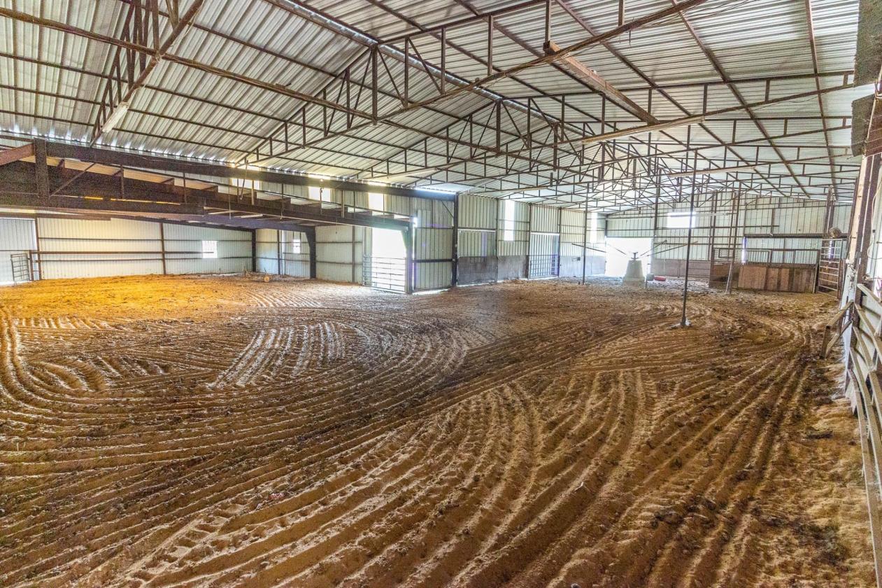 Horse Lover's Dream with Covered Arena - photo 20