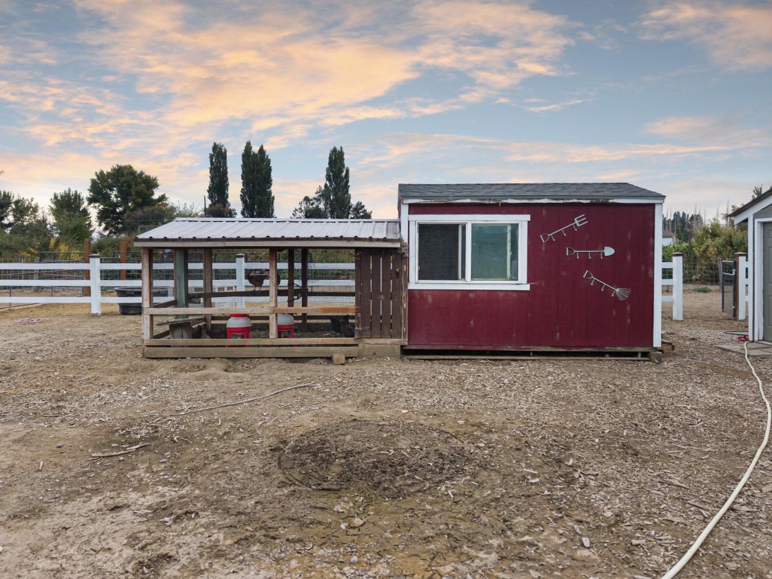 Your Horses Called. They Want This Place. - photo 10