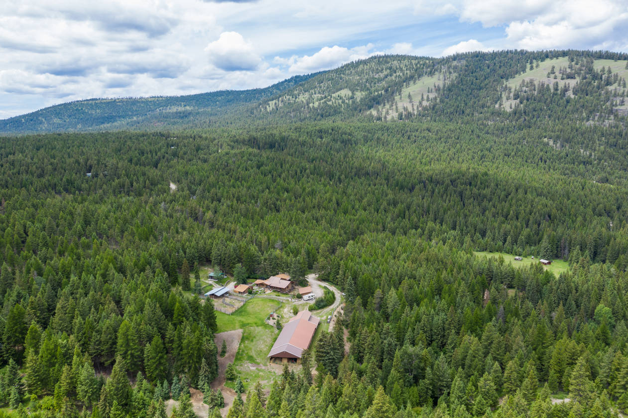 Unique Montana Horse Property on 14 acres, including 2 barns... Kila