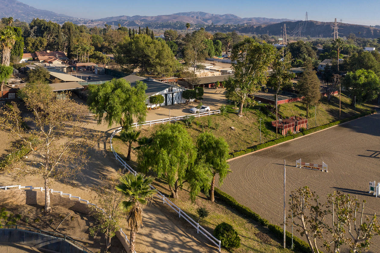 LOS ANGELES Own a 5Acre, 60Stall Horse Farm in... Los Angeles