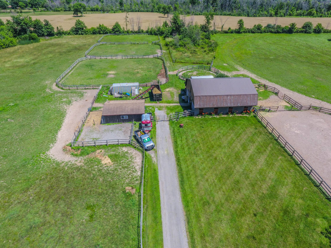 DETACHED BUNGALOW 17 ACRES/ HORSE FARM/ TRAINING FACILITY (PRICE IN