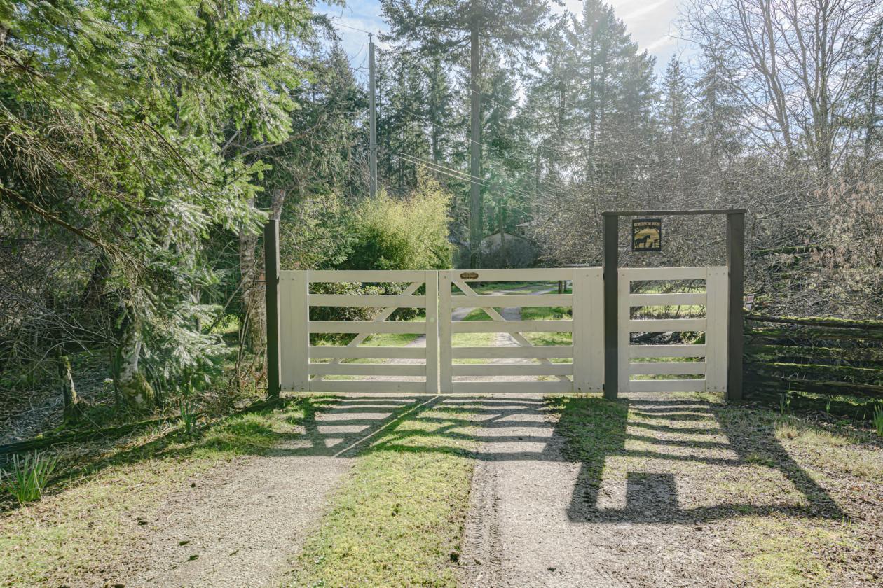 Salt Spring Island Hobby Farm Perfect for Horses!! - photo 24