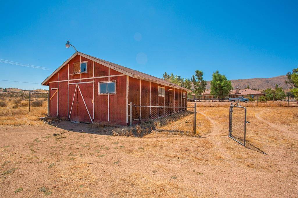 Country Living! Horse Property with 6 bedrooms 3 bath Ranch... Apple