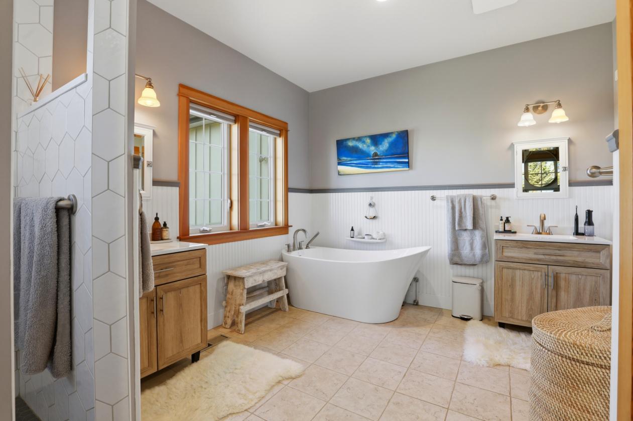 Luxury Home on 10 Acres with Equestrian Potential - photo 17