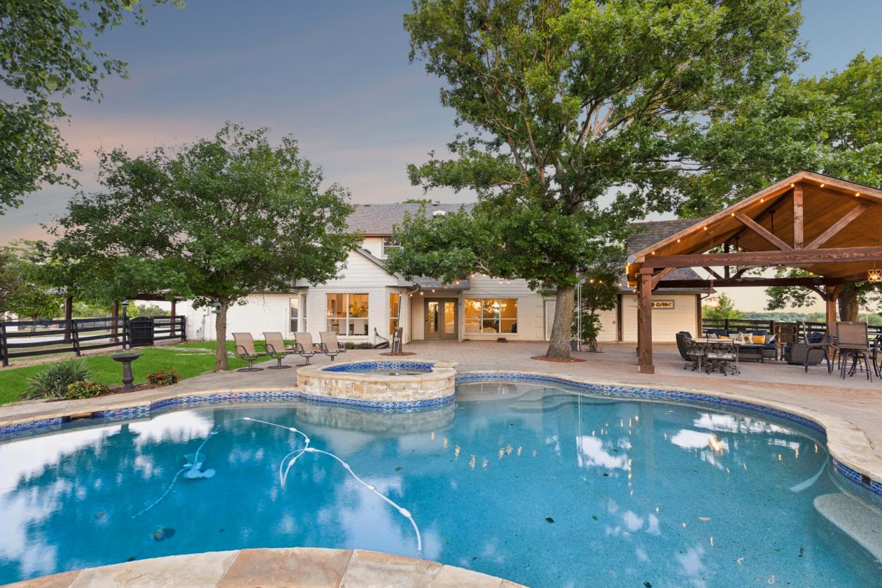 Stunning Equestrian Estate on 16 Beautiful Acres - photo 18