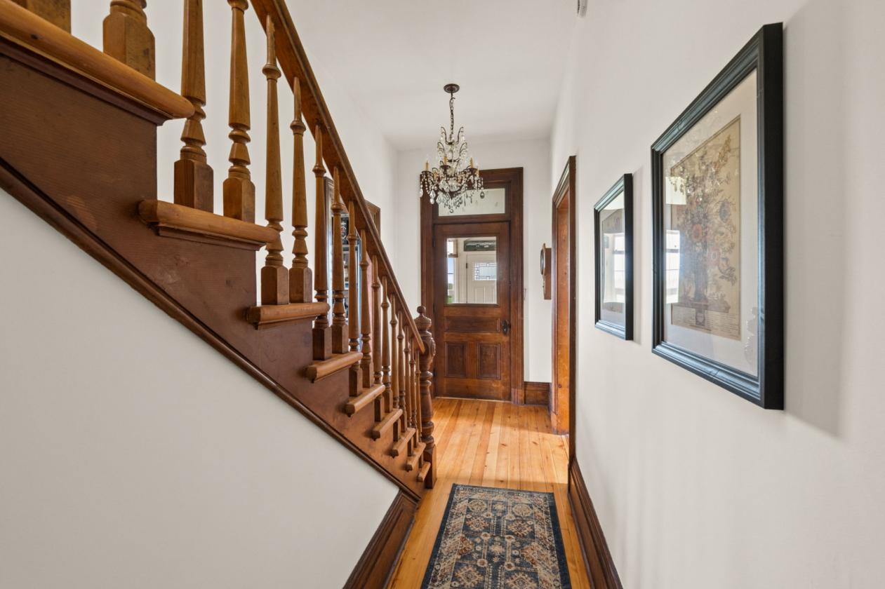 Turnkey equestrian farm w/renovated house/barns! - photo 17