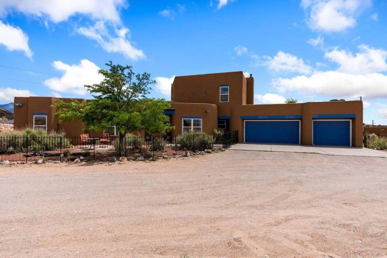 Horse property with gorgeous views - photo 2
