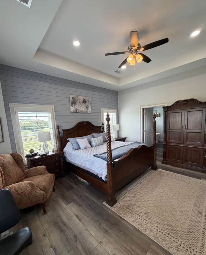 24+/- fenced acres - Custom Home - Barn with apt - photo 14