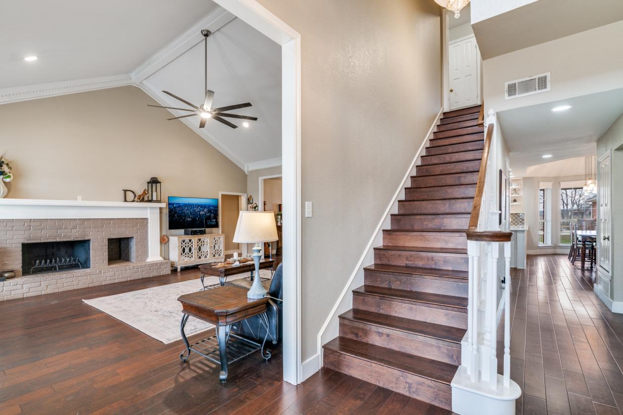 Gorgeous home on 23+ acres, ready for your horses. - photo 3