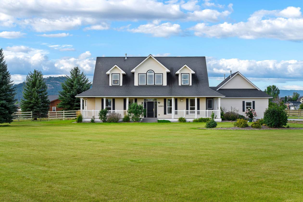 Epitome of Equestrian Luxury in the Heart of NW MT - photo 1