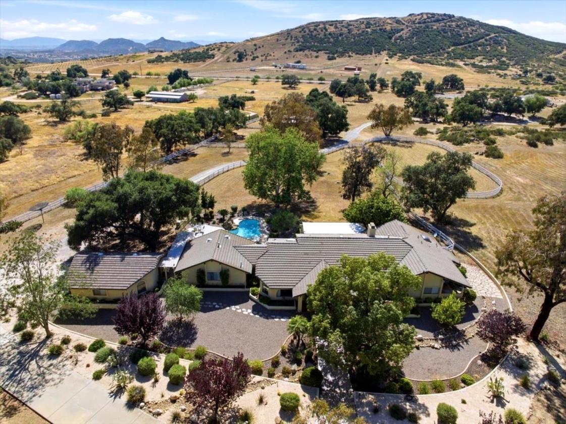 BEAUTIFUL 18.22-ACRE SAGE EQUESTRIAN ESTATE - photo 5