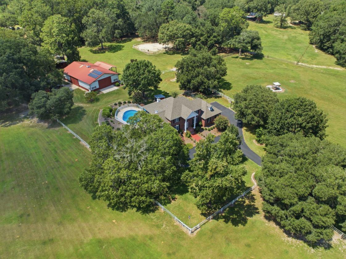 A Rare Equestrian Estate Designed for Horse & Home - photo 7