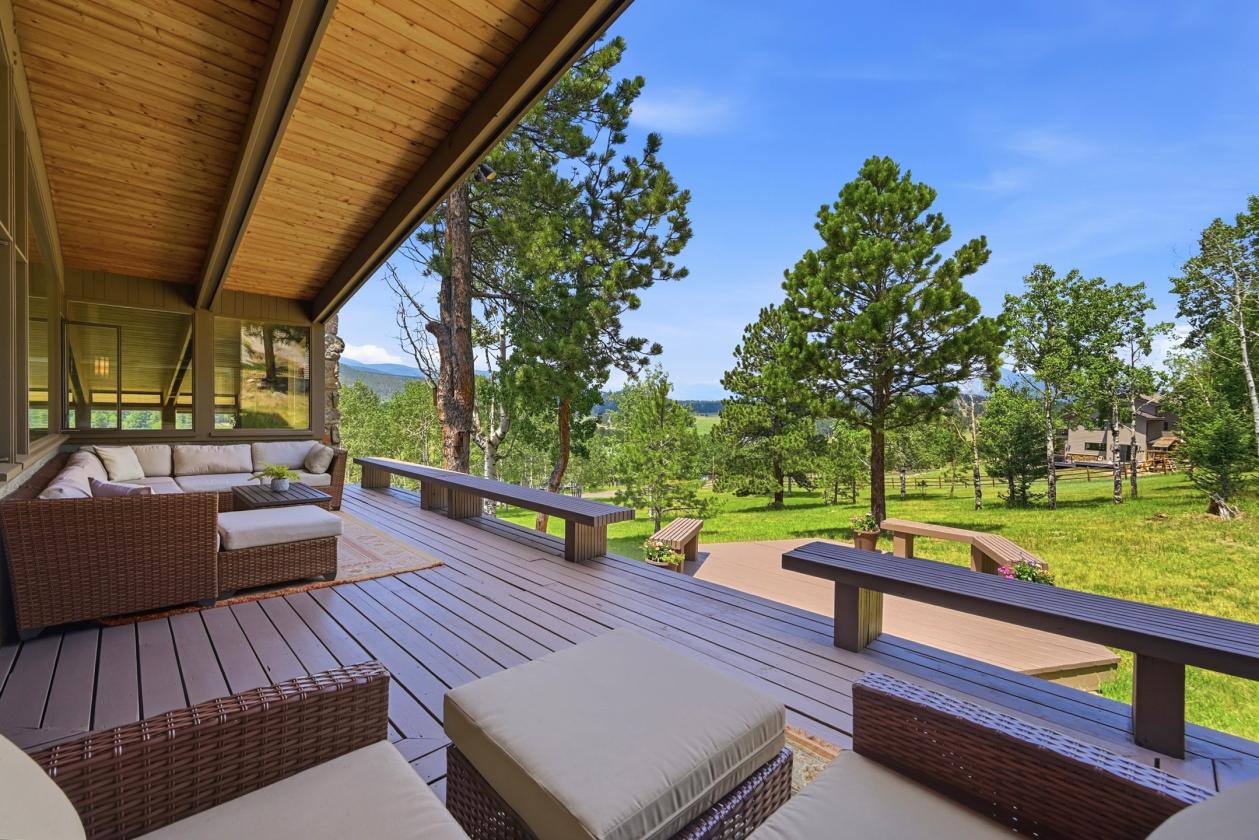MCM Architecture & Mountain Views! - photo 20
