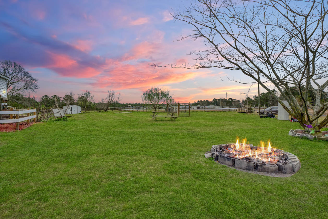 Over 25 ACRE Horse Farm in Eastern NC! Two 11Stall... Richlands