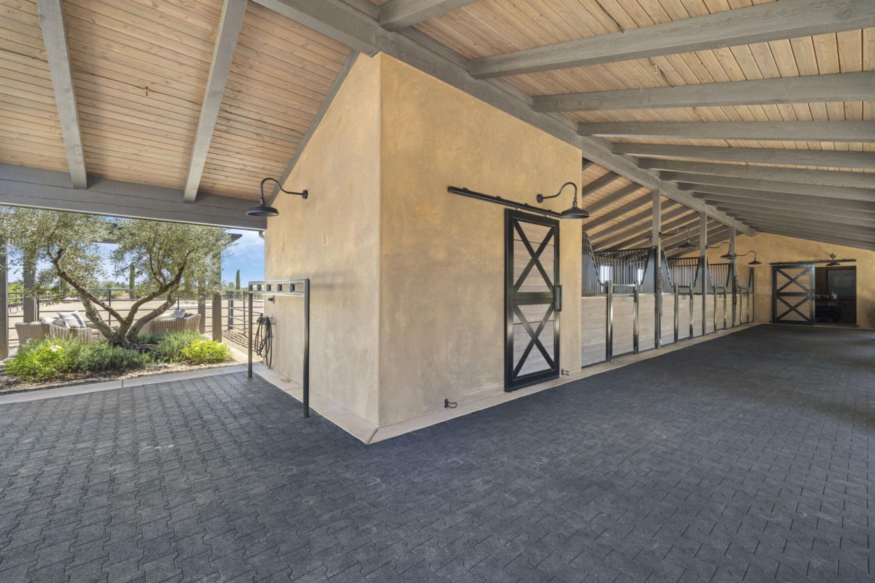 Luxury Equestrian Estate - photo 21