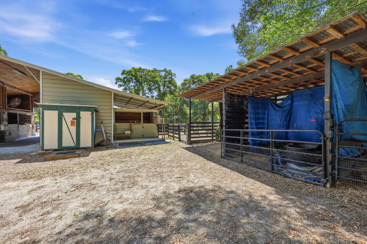 5.89-Acre Farm with 6-Stall Center-Aisle Barn - photo 4