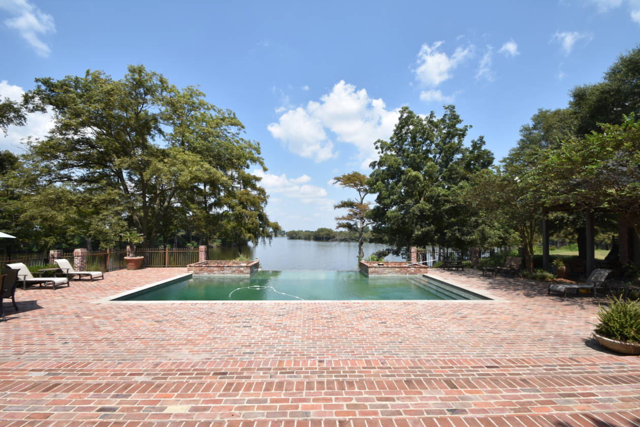 Luxury Equestrian Estate on beautiful Wolf Lake in MS Yazoo City