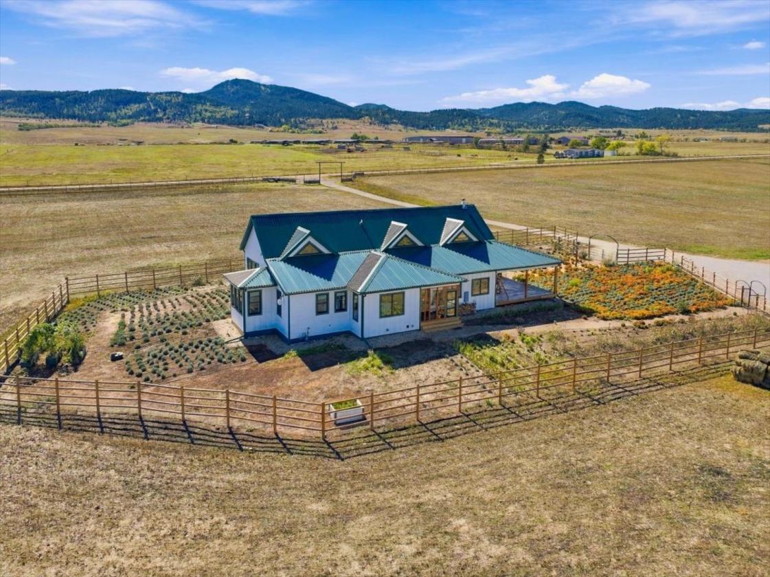 Bring Horses to gorgeous views and custom home! - photo 3