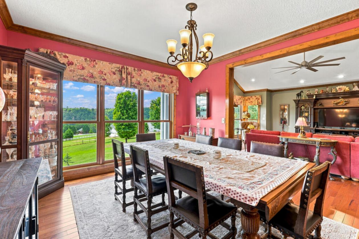 Mountain Equestrian Estate on 7.84 Acres - photo 4