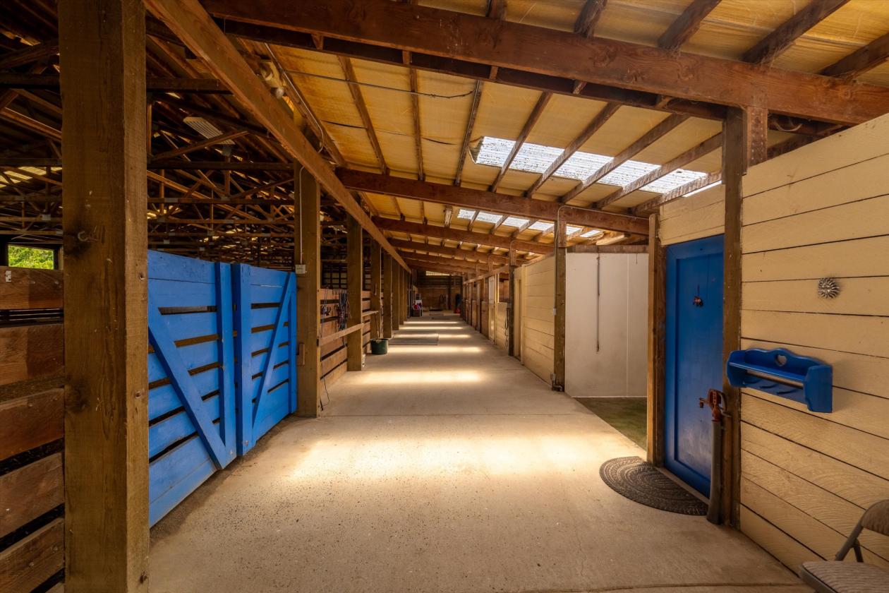 Blue Gate Farm - Equestrian Facility on 35 Acres - photo 10