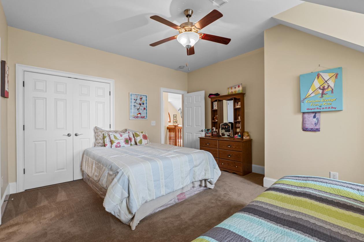 Custom home, pool and equestrian community! - photo 18